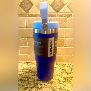 Stanley Tumbler ICEFLOW FLIP STRAW TUMBLER 30 OZ
Rare LAPIS Color NWT